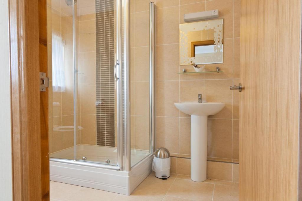 Caledonia Hotel Rosyth Ruang foto